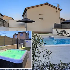 Casa Tara Three-bedroom , Pula Kroatien